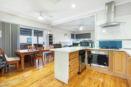 Family Home in North Tamworth - Photo 3