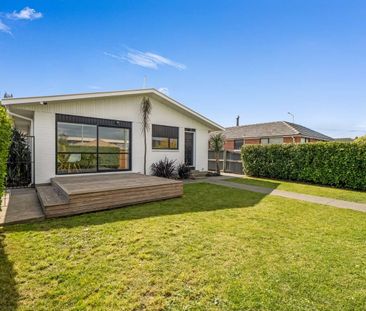 Light & Sunny 2-Bedroom Unit – Easy Care Living - Photo 5