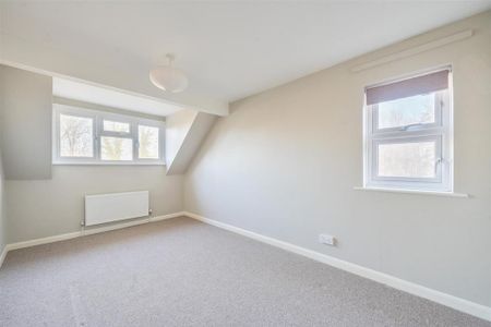 4 bedroom semi-detached house to rent - Photo 4