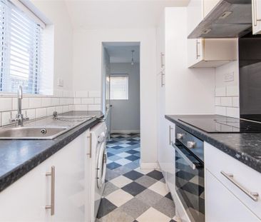 2 bed House - End Terrace To Let - Photo 4