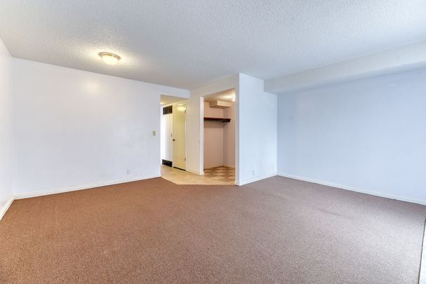 D - 226 20 Avenue Northeast, Calgary - Photo 1