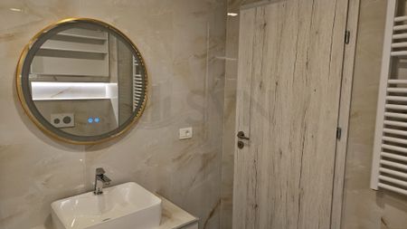 Apartament 4 Camere Spatios si Elegant - Photo 3
