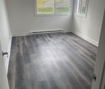 Montreal , 4 1/2 , pres metro Beaugrand - Photo 4