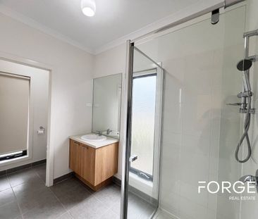 Sophisticated Family Living in a Prime Point Cook Pocket - Photo 2