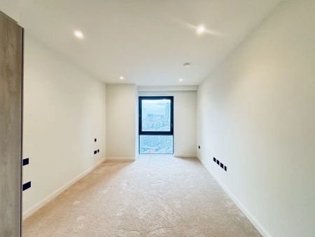 2 bedroom flat in London - Photo 3