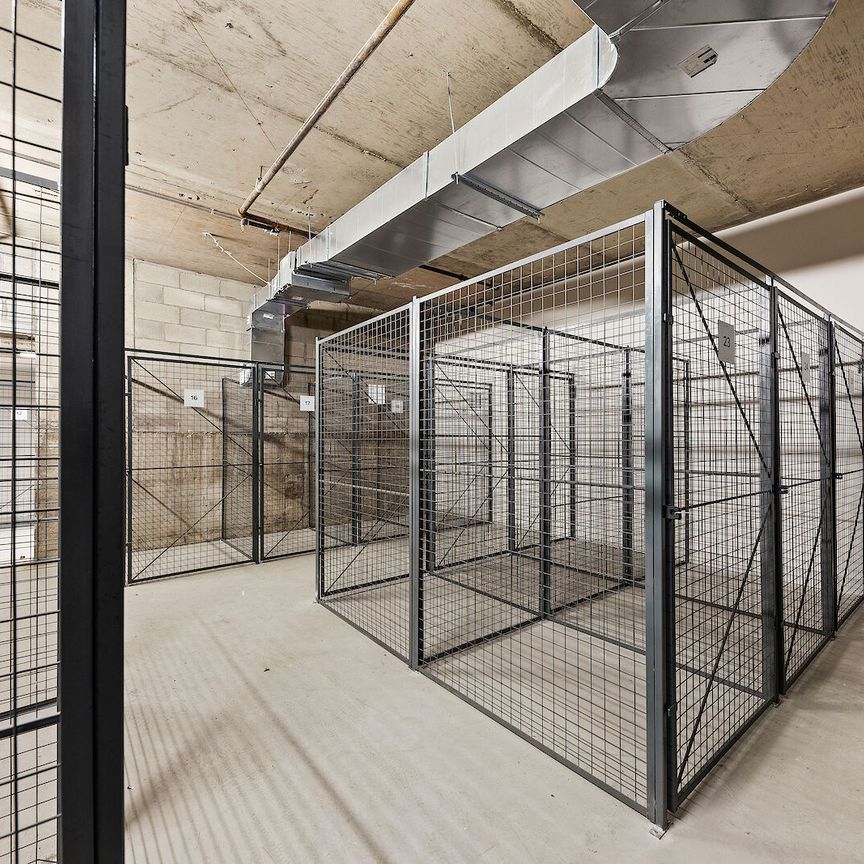 5885 Cavendish Boulevard, Montréal, QC - Photo 1