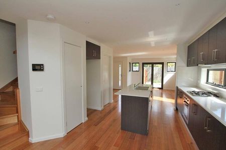 Contemporary Bayside Townhome - Photo 4