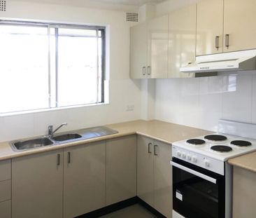 Spacious 2-Bedroom Unit | Quiet Street | Close to Everything - Photo 2