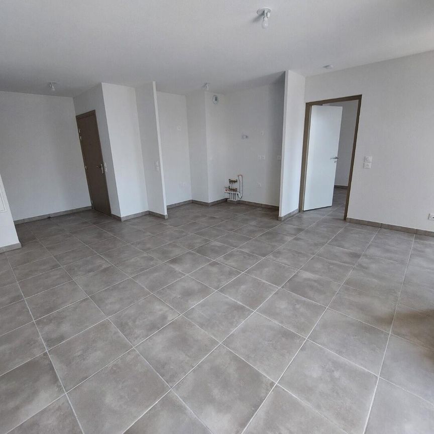 location Appartement T2 DE 45.2m² À NIMES - Photo 1