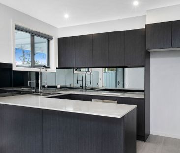 Two Bedroom Home Close To All Amenities! - Photo 1
