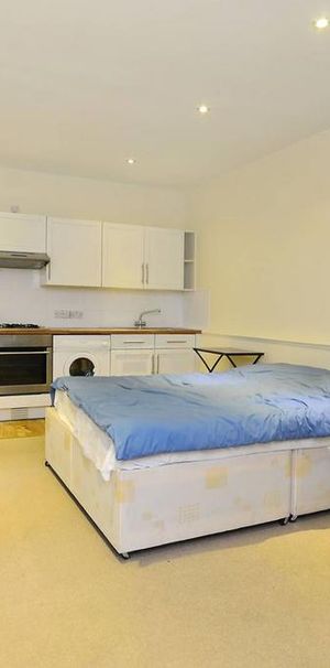 Studio to rent - Photo 2