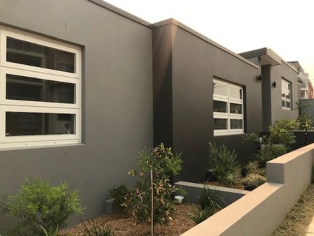 Available 27 November - Photo 2