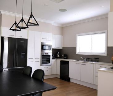 Low maintenance ease with modern flair - Photo 4