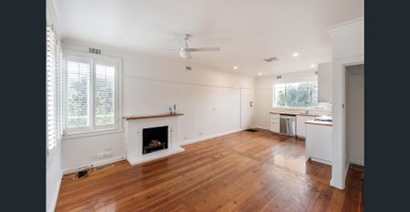 Please contact Molly Rogerson to arrange an inspection; SandringhamPM2@hodges.com.au - Photo 2