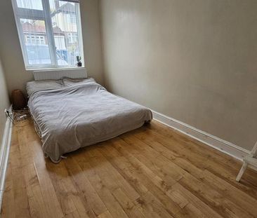 4 bedroom semi-detached house to rent - Photo 4