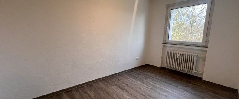Helle 4-Zimmer-Wohnung im 3. Obergeschoss mit Balkon - Foto 1
