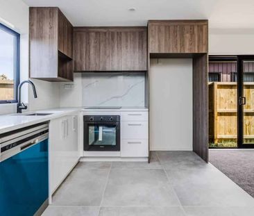 Brand New 3-Bedroom Townhouse – Stylish, Spacious & Superbly Located! - Photo 1