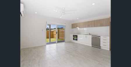 NEAR NEW, STUNNING AND SPACIOUS 3 BEDROOM HOME WITH AIR CON AVAILABLE SOON! - Photo 4