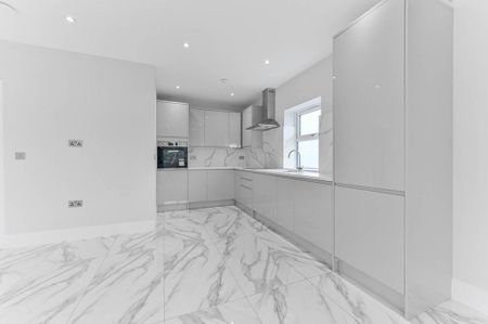 3 bedroom flat to rent - Photo 4