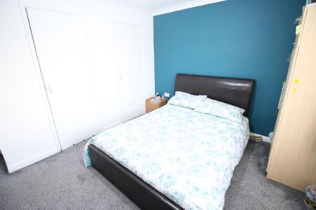 4 bedroom terraced house to rent - Photo 5