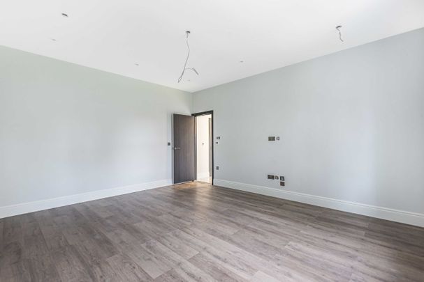 Bergamot House, 52 Rowantree Road - Photo 1