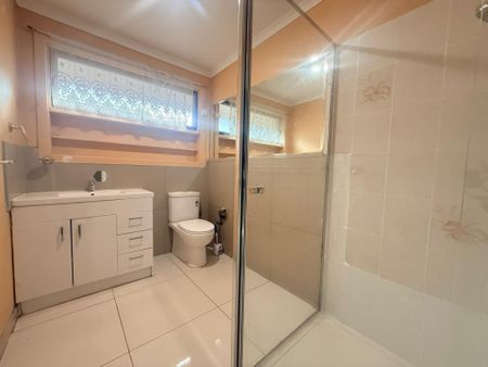 30 Marklin Street, Cranbourne VIC - Photo 4