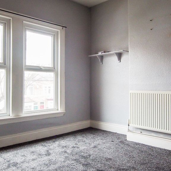 2 Bedroom Mid Terraced House For Rent - Photo 1