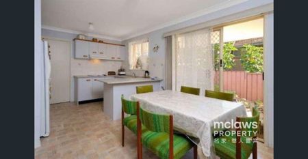 Modern 3-Bedroom Townhouse for Rent in the Heart of Beverly Hills - Photo 3