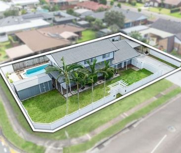Beautifully Renovated Family Home with Pool in Prime Bayside Location - Photo 4