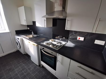 2 Baldovan Terrace, Maryfield, Dundee - Photo 2