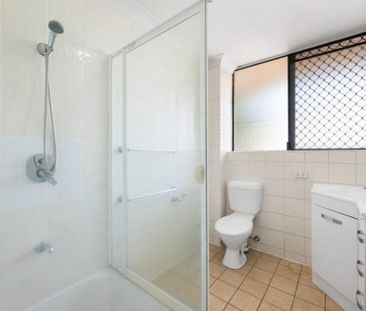 Stylish & Light-Filled Living in the Heart of Hamilton - Photo 6