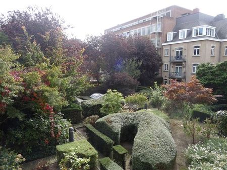 Bruxelles! Superbe Penthouse 3 chambres + PARKING + Gande Terrasse - Photo 2