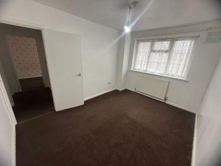 4 bedroom terraced house to rent - Photo 3