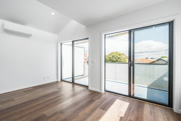 Modern Living in Prime East Geelong - Photo 1