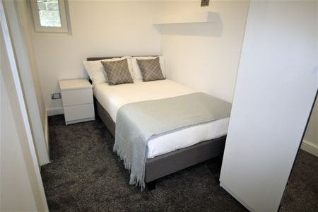 Basement Flat, 46 Headingley Lane, LS6 2EL, Leeds - Photo 3