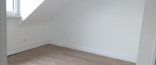 1 Zi. DG-Appartement mit Duschbad und EBK im 4.OG in Rath - Photo 1