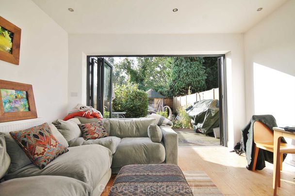 Price £2,995 pcm - Available Now - Unfurnished - Photo 1