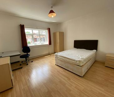 House share to rent on - Photo 1