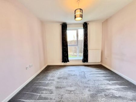 Peterborough - Photo 2