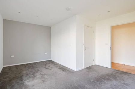 3 bedroom flat to rent - Photo 3