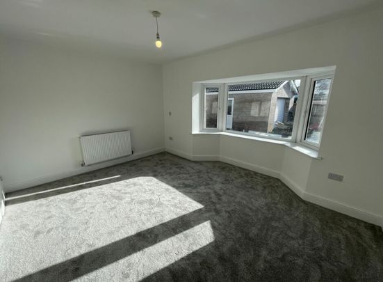 Elizabeth Close, Swansea, SA6 - Photo 1