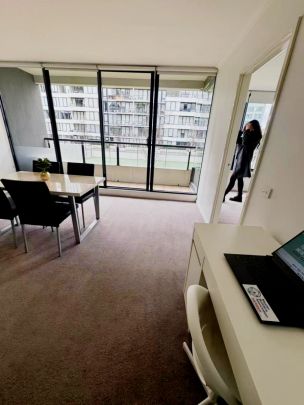 3 Bedrooms 2 Bathrooms - Photo 1