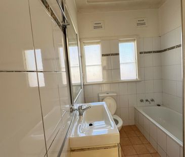 Neat & Tidy Family Home in Prime Location! - Photo 6