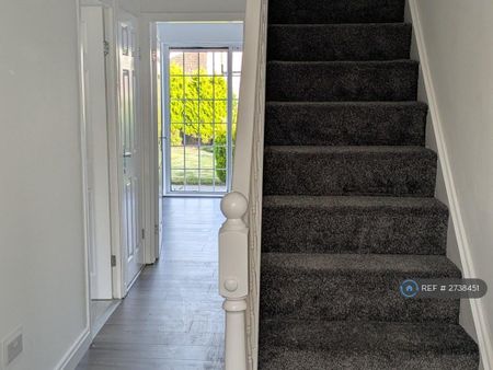 3 bedroom end of terrace house to rent - Photo 5