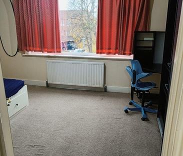 4 bedroom terraced house to rent - Photo 1