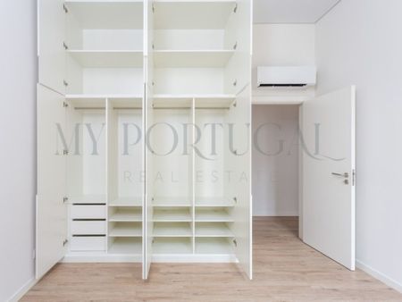 2 room luxury Apartment for rent in Arco do Carvalhao, Lisbon - Photo 3