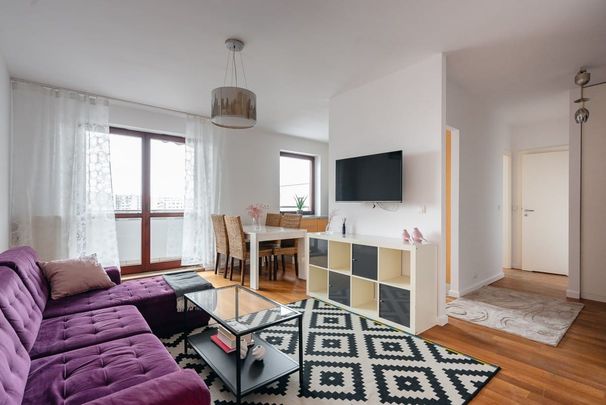 Jasne i przestronne 2 pokoje blisko stacji metra 46.8 m² - Photo 1