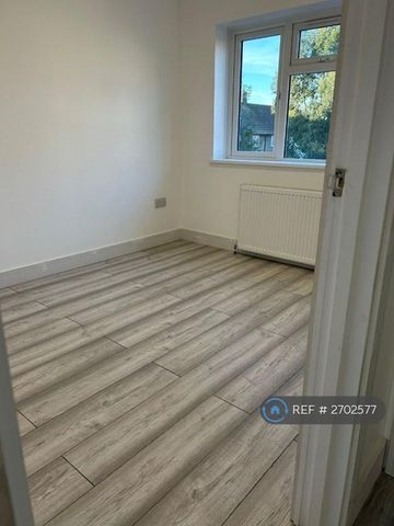 3 bedroom end of terrace house to rent - Photo 5