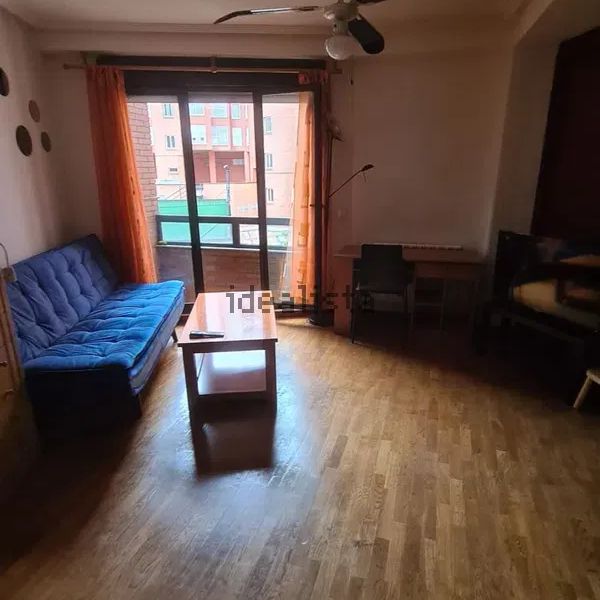 Alquiler de piso en Calle de Joaquina Bobela - Photo 1