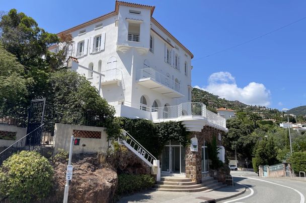 LOCATION LONG TERME APPARTEMENT VUE MER - Photo 1